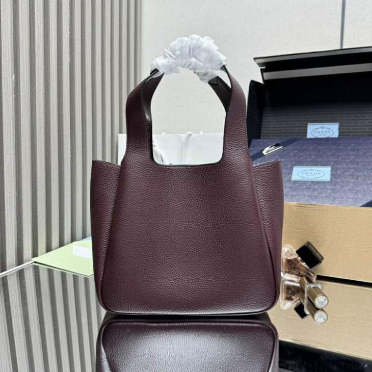 Picture of Prada Handbags _SKUfw219657720fw